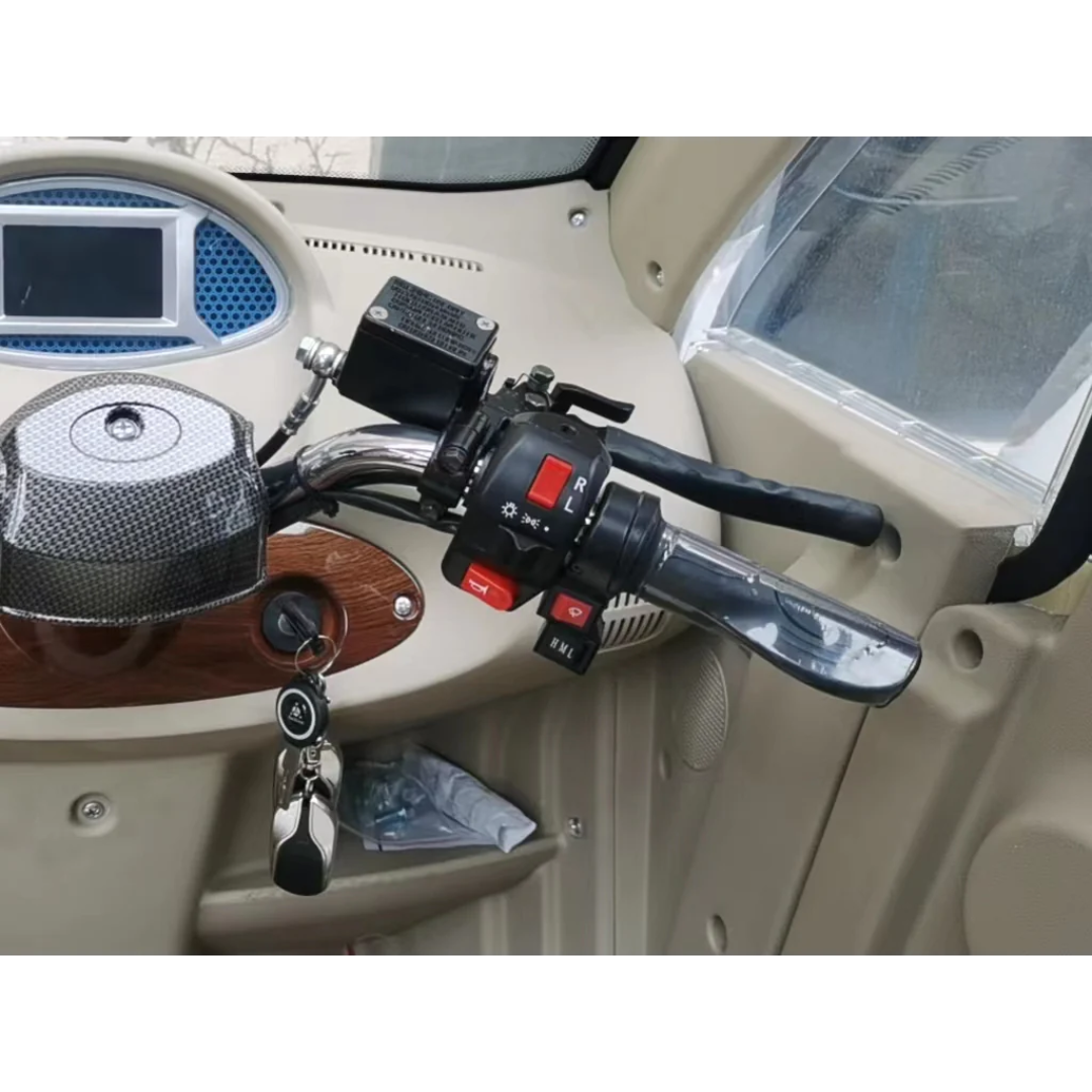 GIO Golf Fully Enclosed Mobility Scooter - 30 Mile Distance - 18.5 MPH - primehubstore.shop Scooters